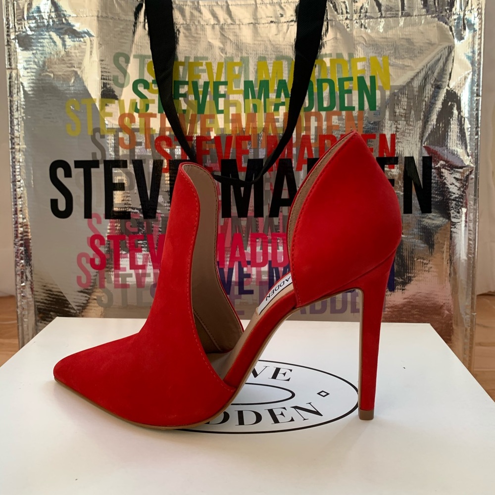 👠 Steve Madden Red Dolly Pump 👠 NEW Size 6